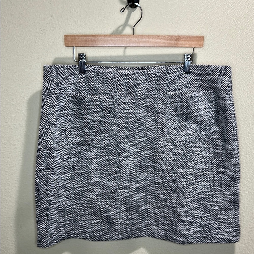 NWT LOFT XL Gray and White boucle herringbone tweed Skirt